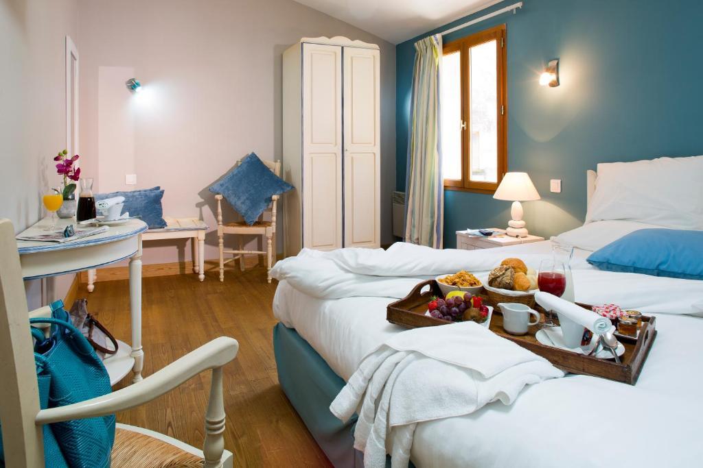 ביוליו-סור-דורדון Logis Hotel Les Flots Bleus חדר תמונה